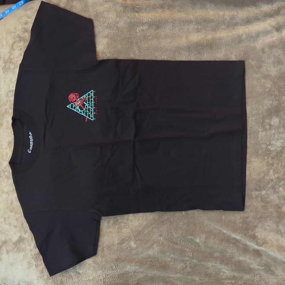NWOT Empyer Triangle Rose Graphic T shirt
